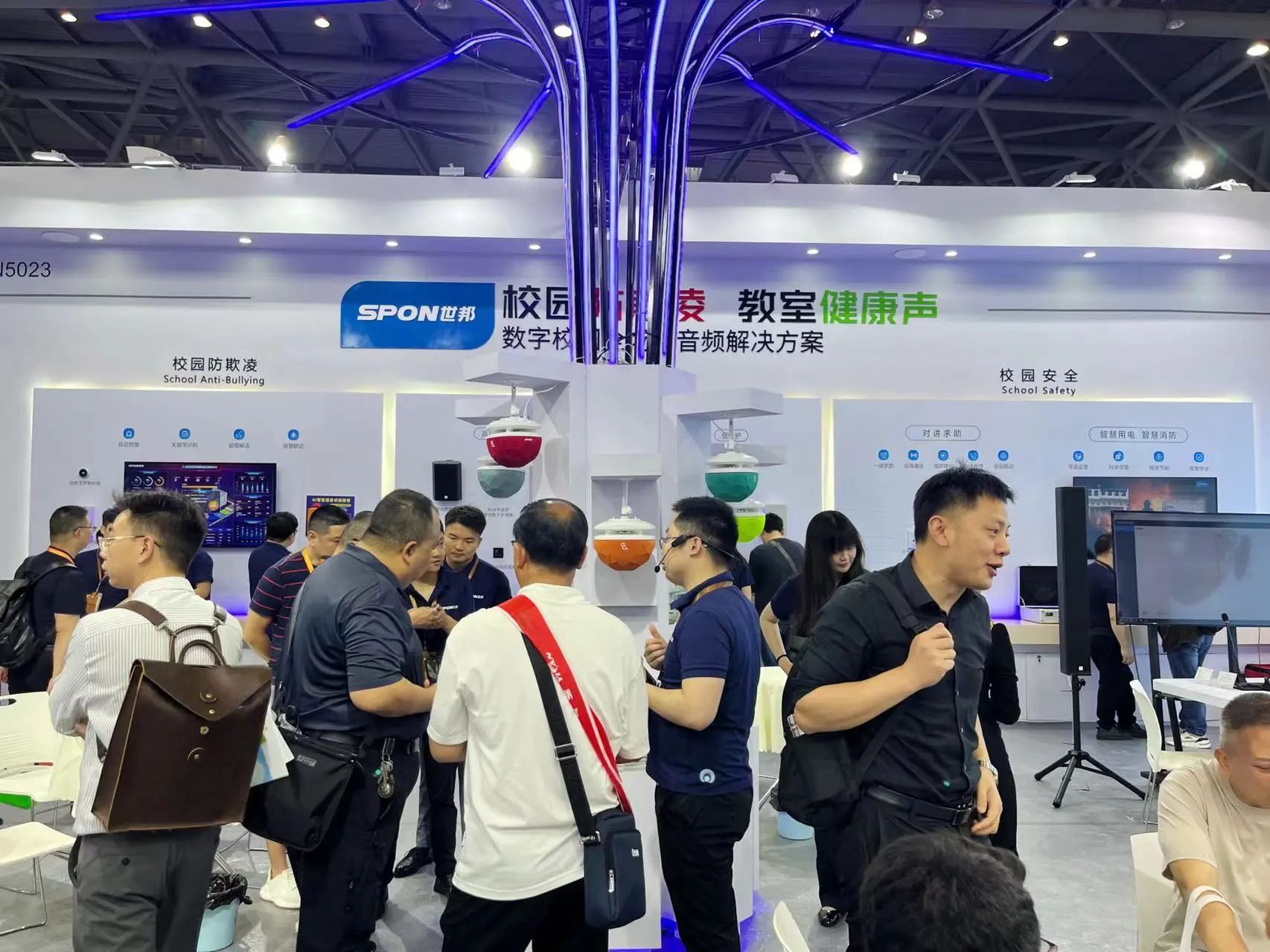 精彩看点！世邦多项新品亮相教育展，火爆围观
